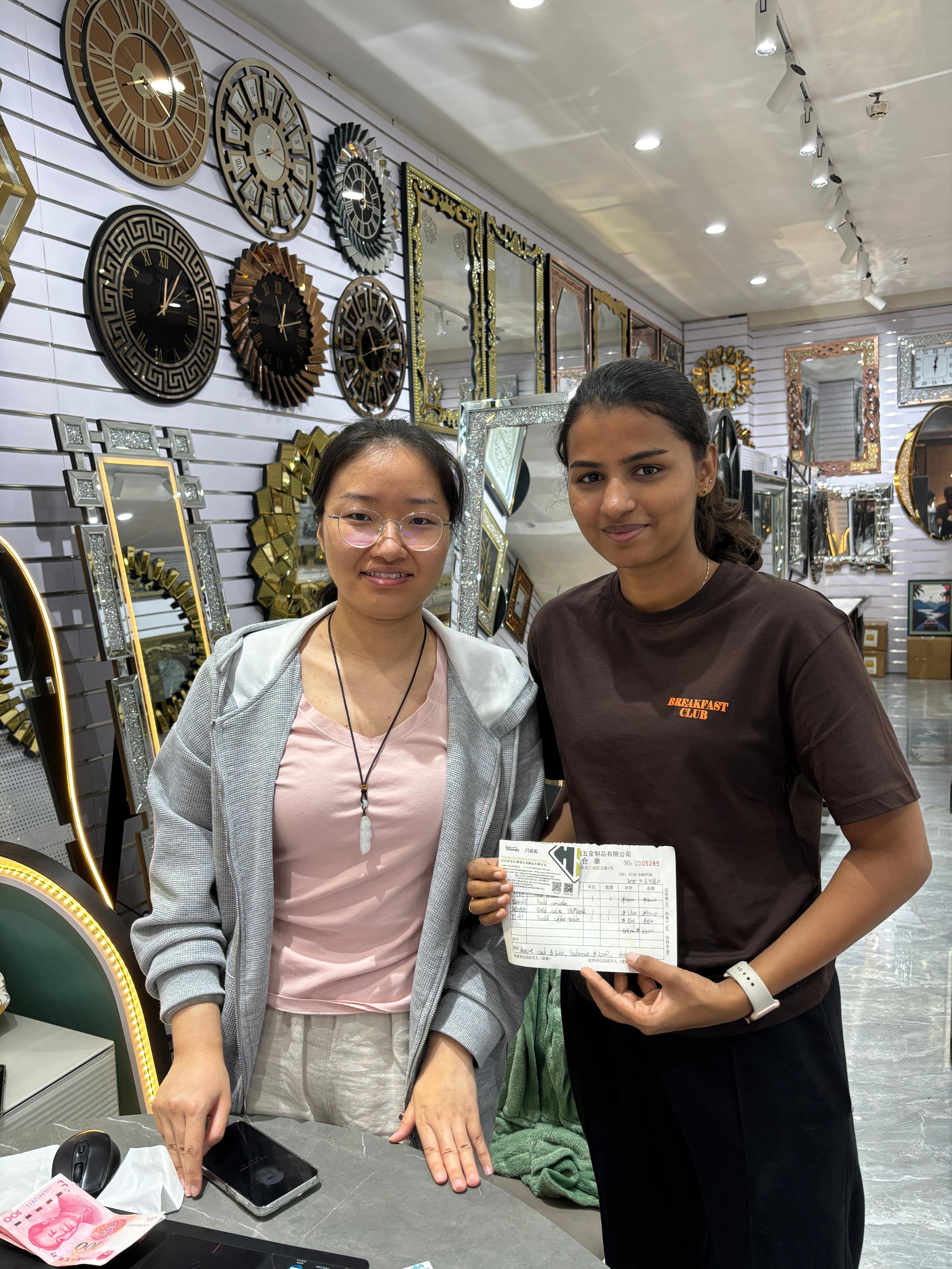 SourcersBiz confirming an order with a Chinese showroom supplier